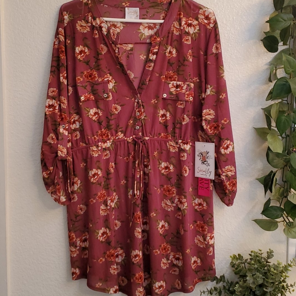 Womens maternity/plus size blouse.
